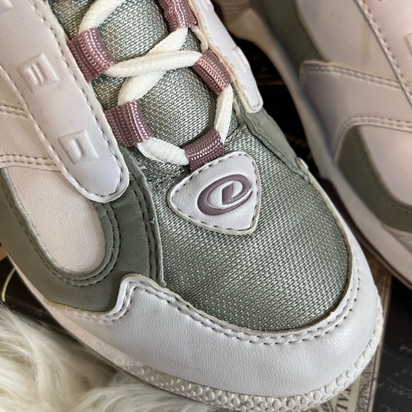 Dexter women’s bowling shoes. Size 7.5 - Picture 3 of 8